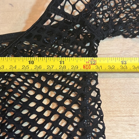 Fishnet off the shoulder crop top - Picture 3 of 5